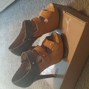 Cute 2toned heels, size 10